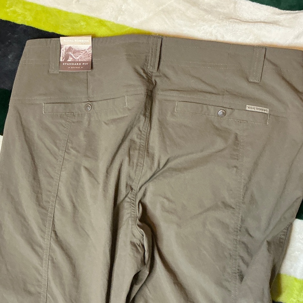 Royal Robbins Women’s Brown Flat Front Shorts - Picture 9 of 13